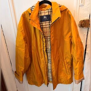 Burberry Vintage Quilted Mustard Yellow Raincoat size Men’s Medium